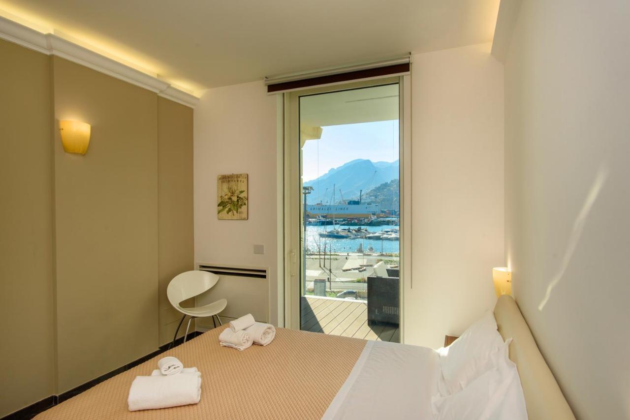 Mareluna Crescent - Luxury Seafront Experience Salernes Extérieur photo