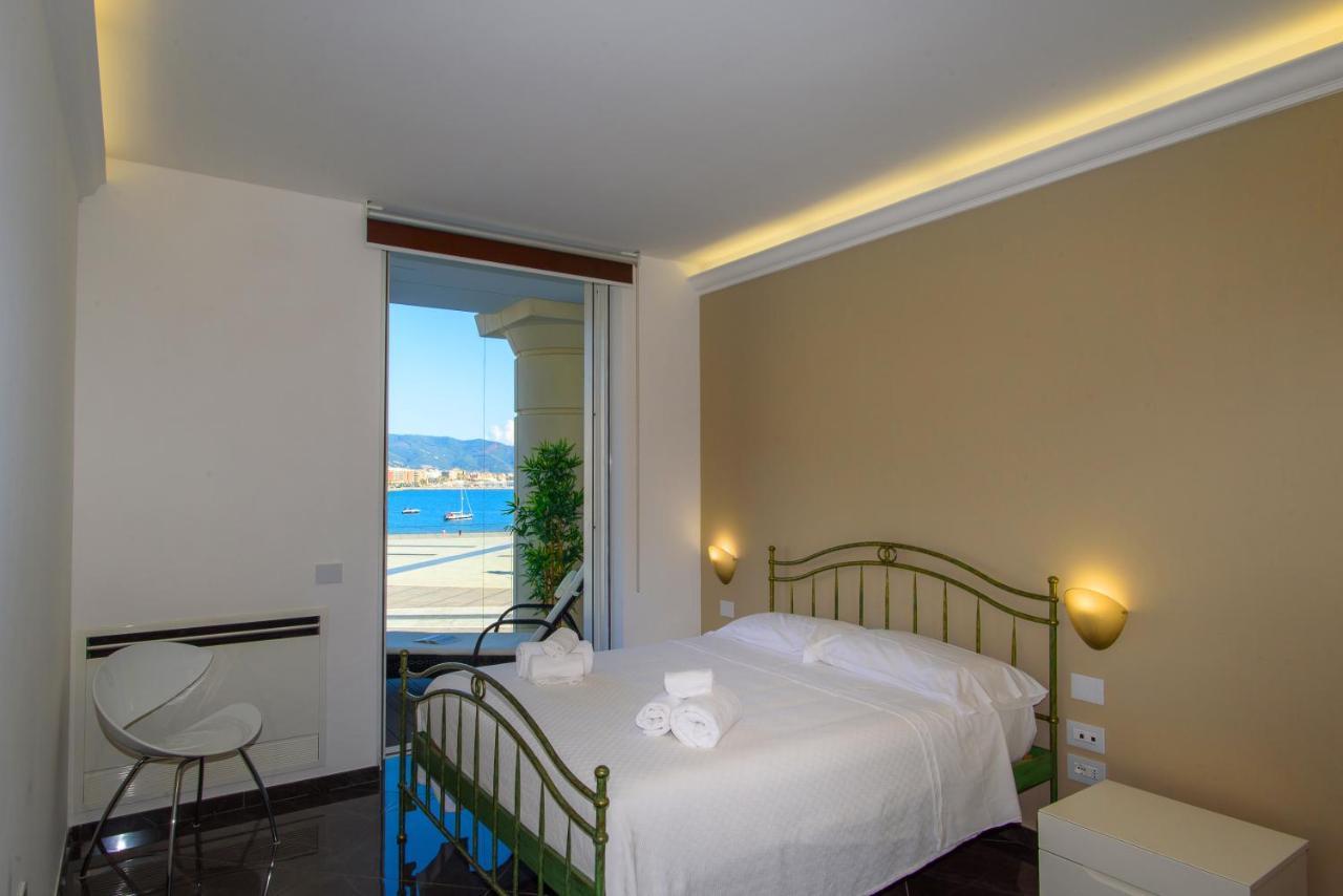 Mareluna Crescent - Luxury Seafront Experience Salernes Extérieur photo